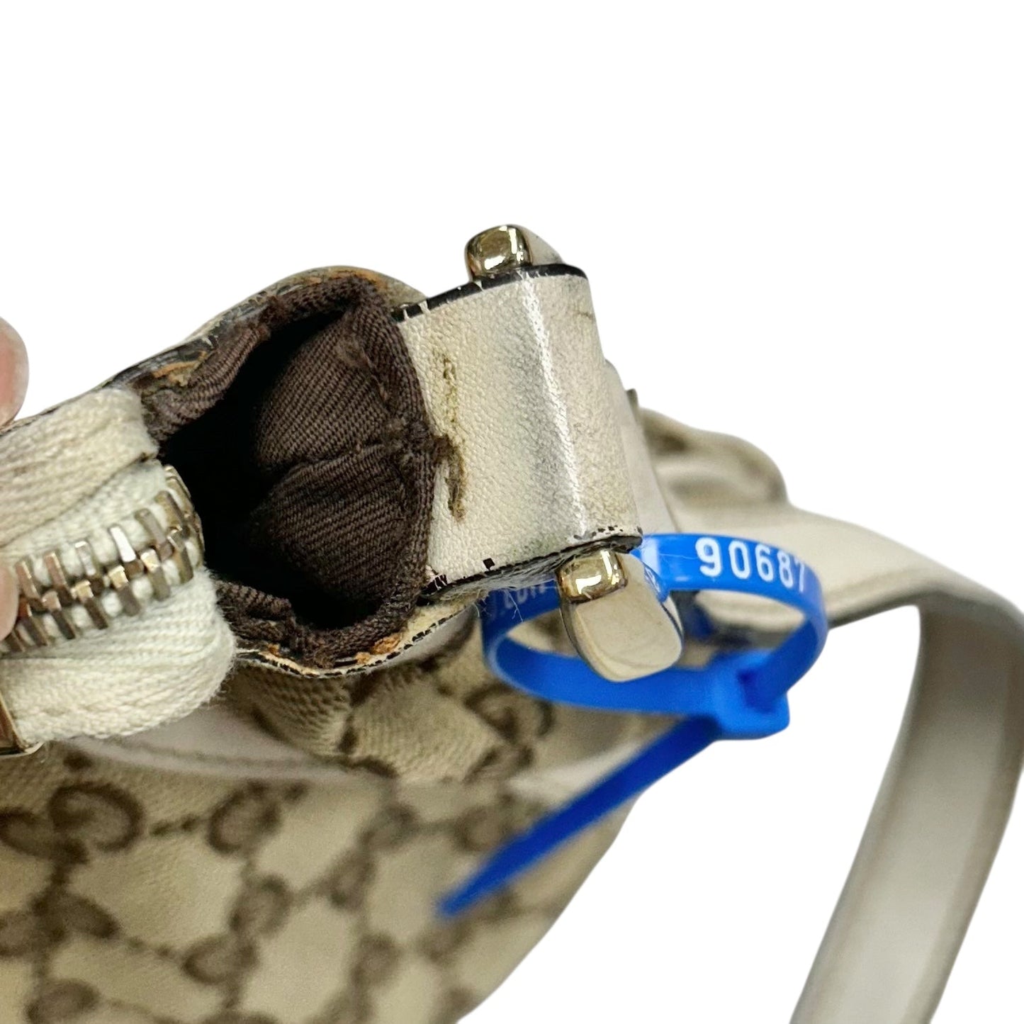 Crossbody Luxury Designer By Gucci, Size: Medium