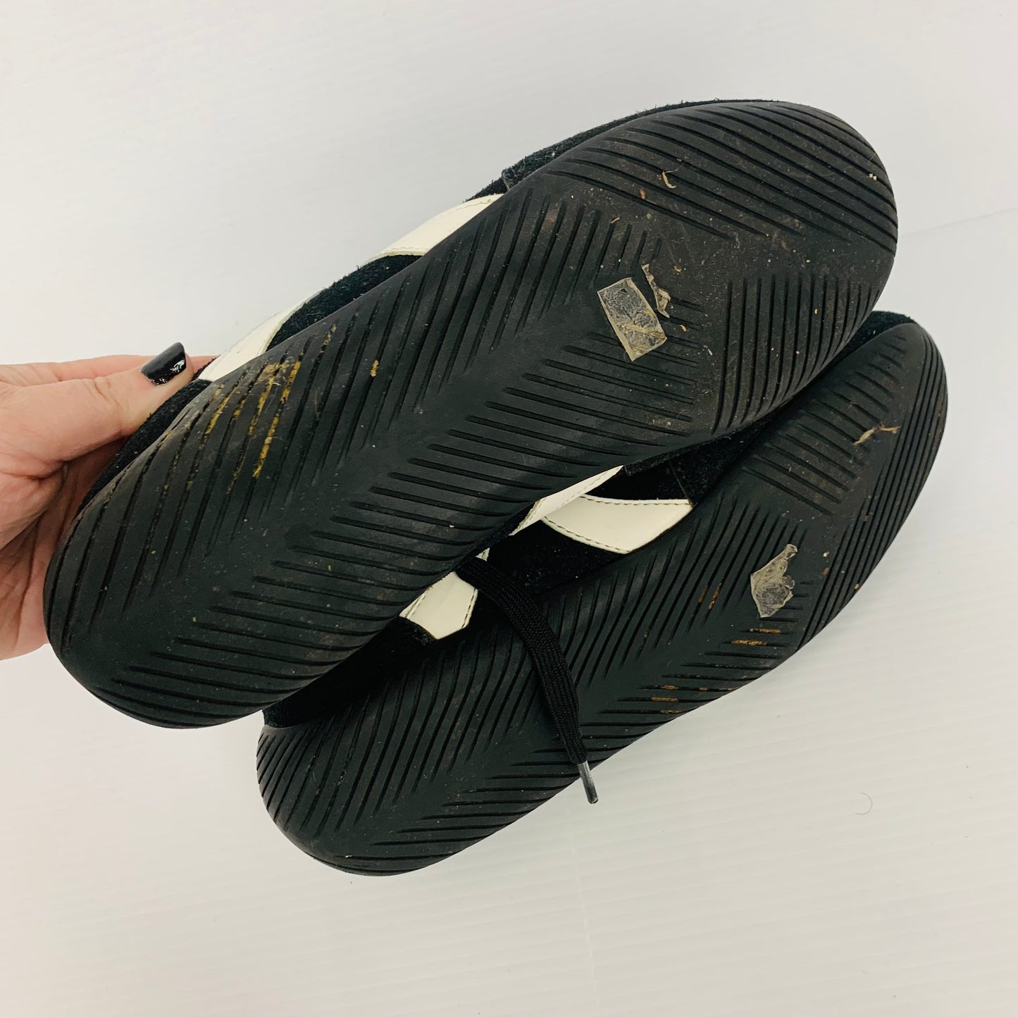 Shoes Athletic By In Black, Size: 7.5
