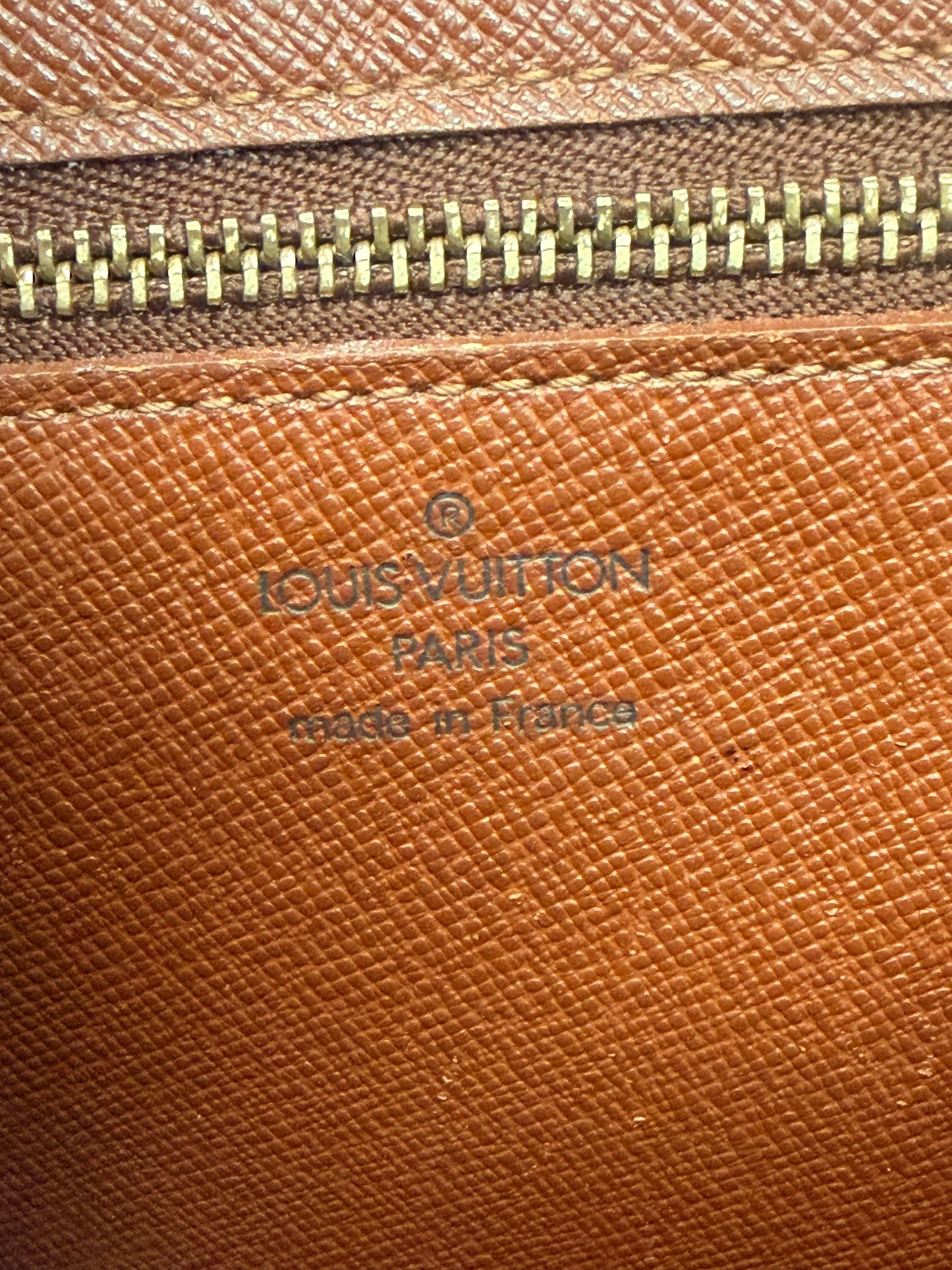 Crossbody Luxury Designer By Louis Vuitton, Size: Medium