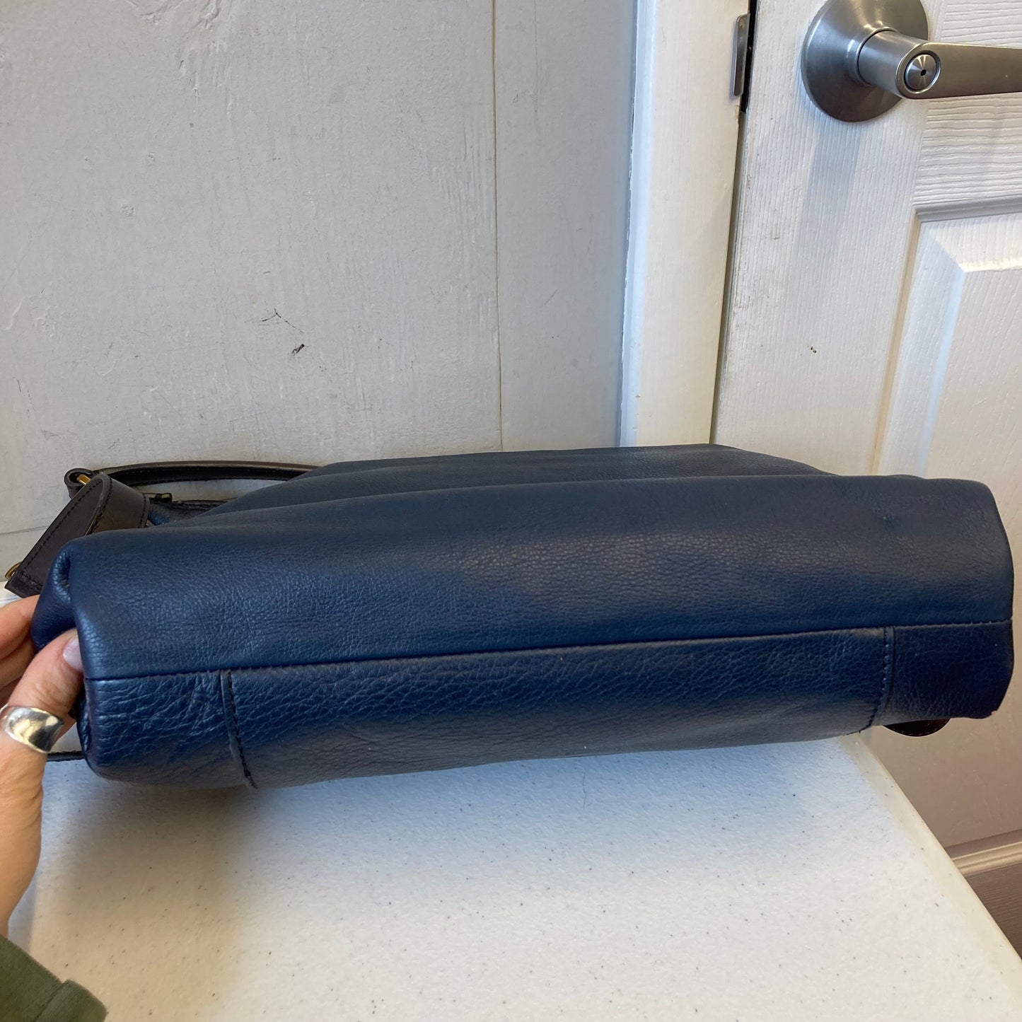 Handbag Leather By Fossil In Navy, Size:Medium