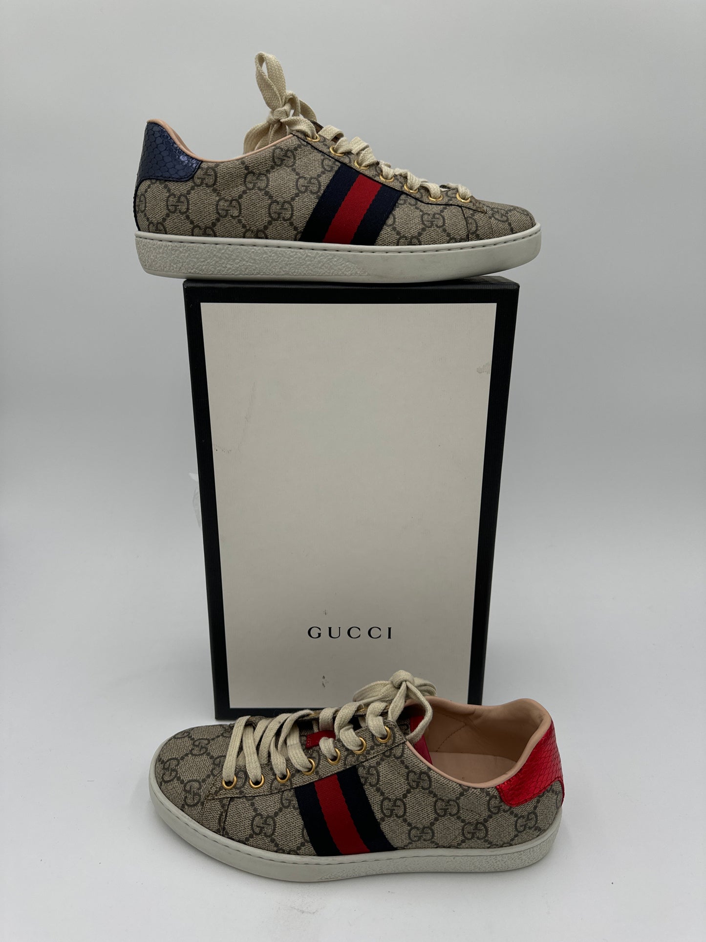 Shoes Luxury Designer By Gucci In Blue & Red, Size: 7