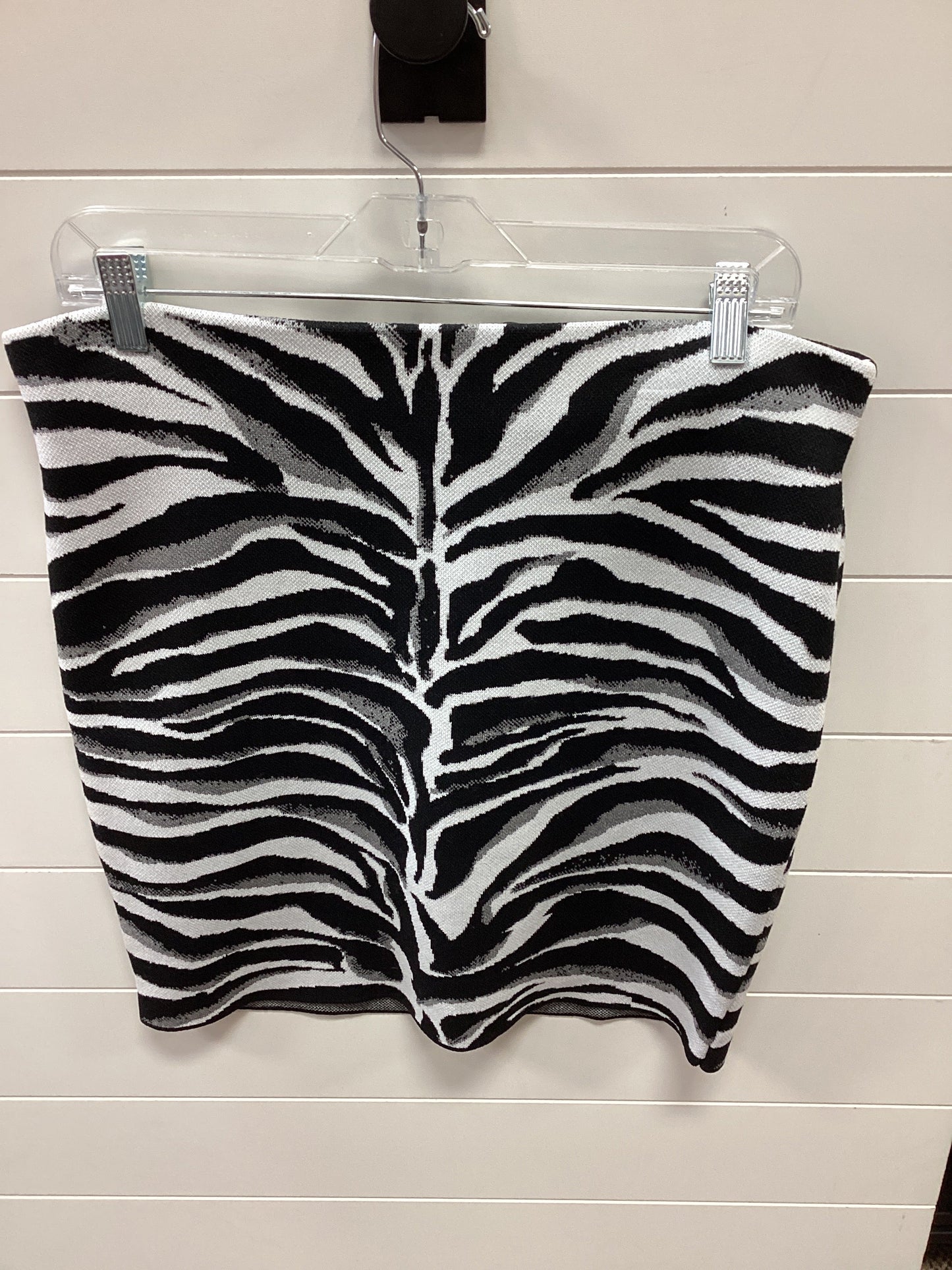 Skirt Mini & Short By Express In Animal Print, Size:L