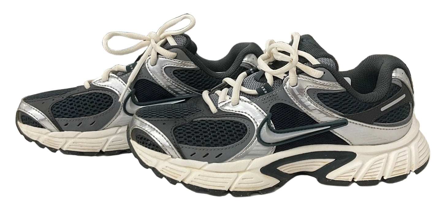 Shoes Athletic By Nike In Grey, Size: 6.5