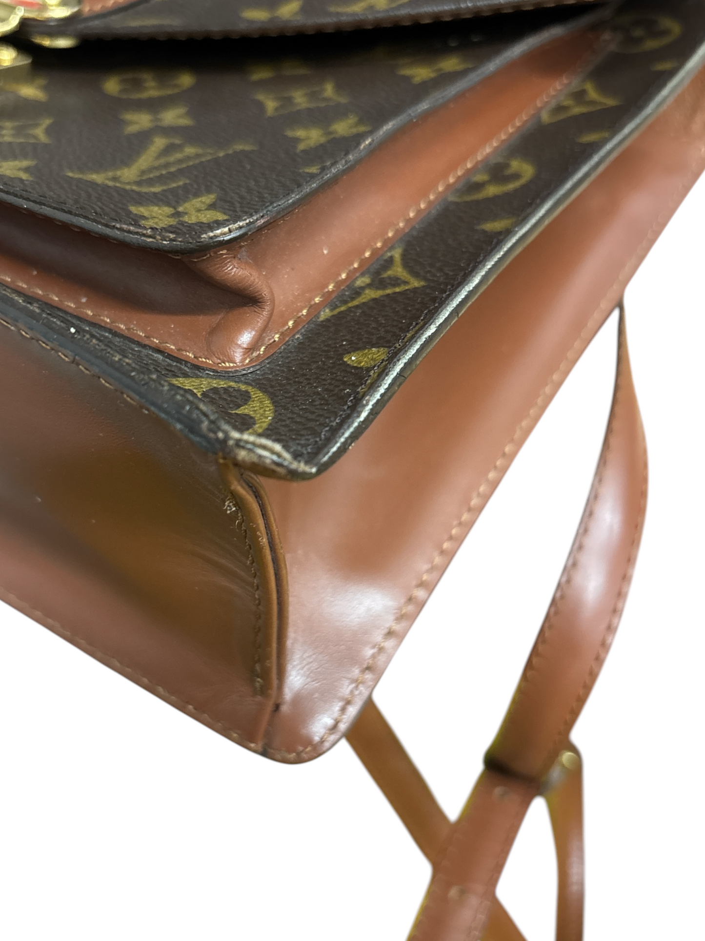 Handbag Luxury Designer By Louis Vuitton, Size: Medium