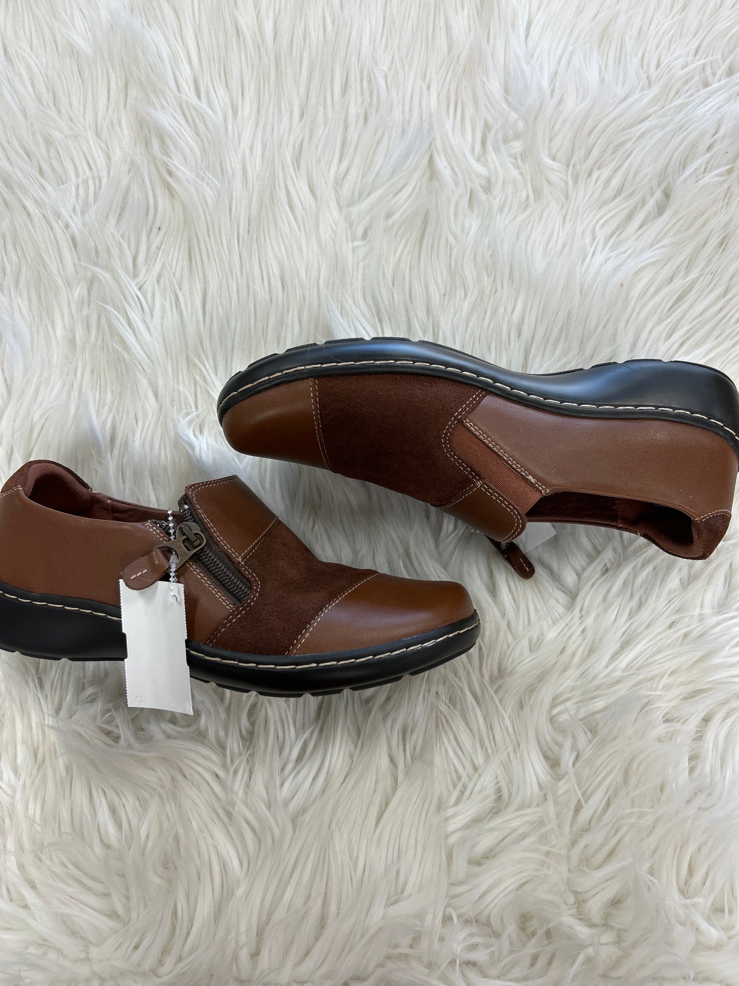 Shoes Flats By Clarks In Brown, Size:8