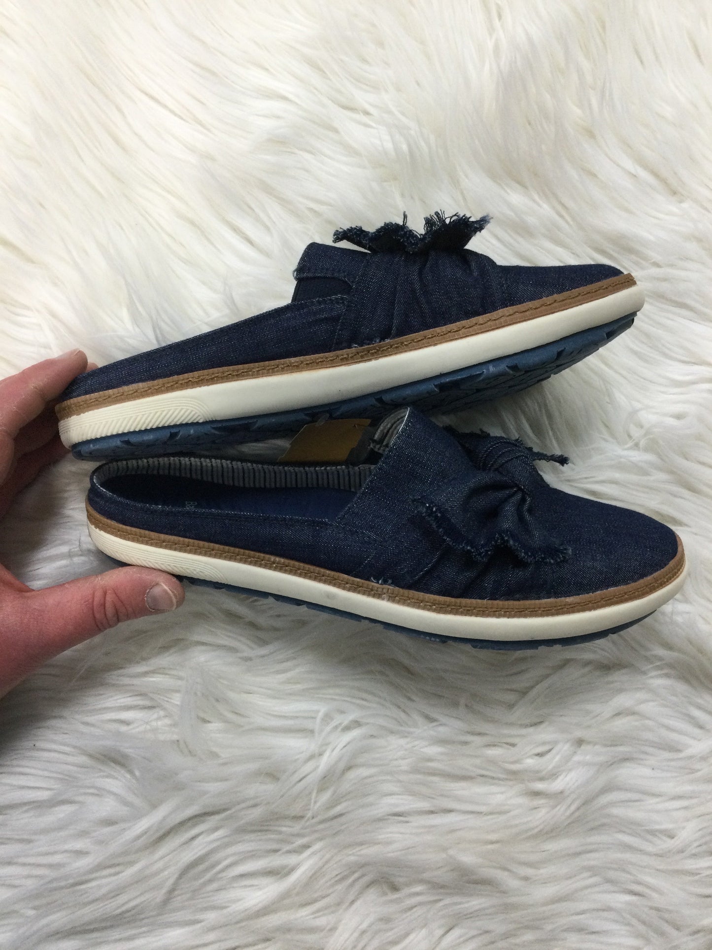 Shoes Flats By Bare Traps In Navy, Size:9