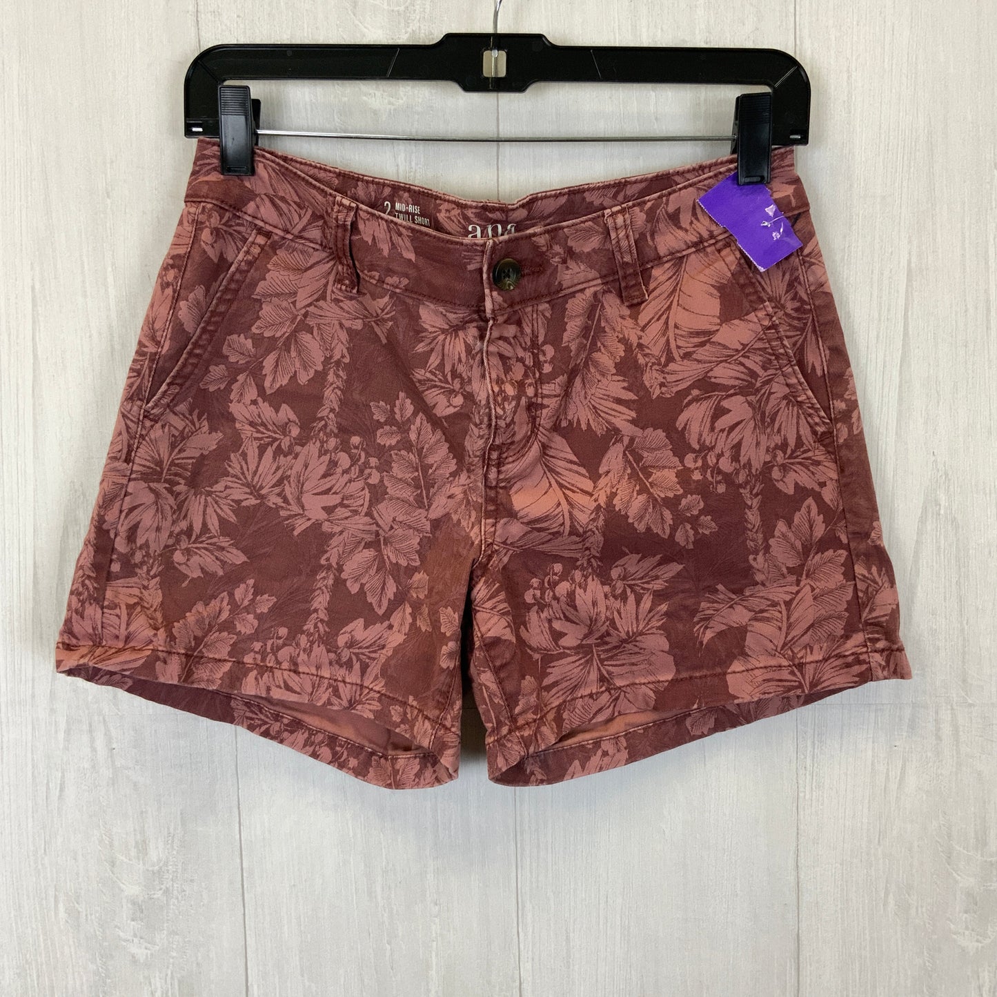 Red Shorts Ana, Size 2