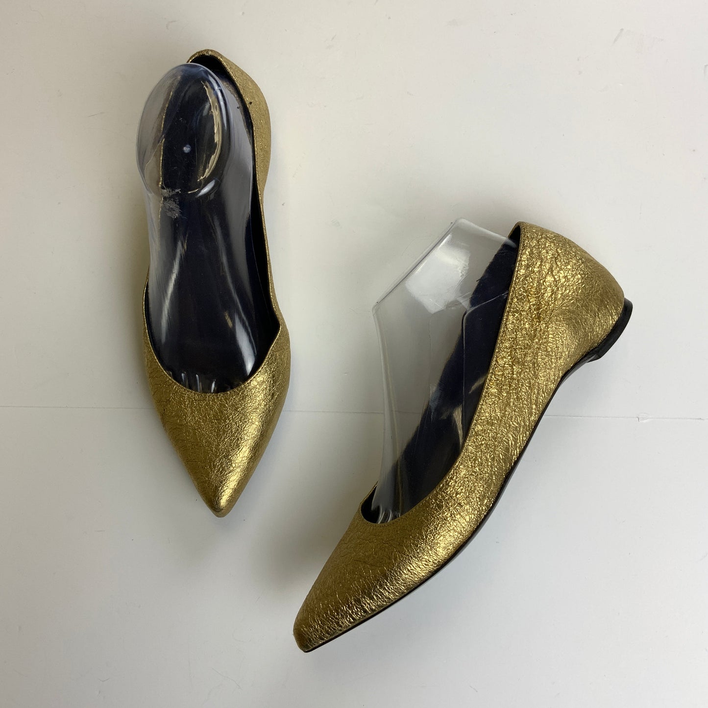 Shoes Designer By Clothes Mentor In Gold, Size: 7