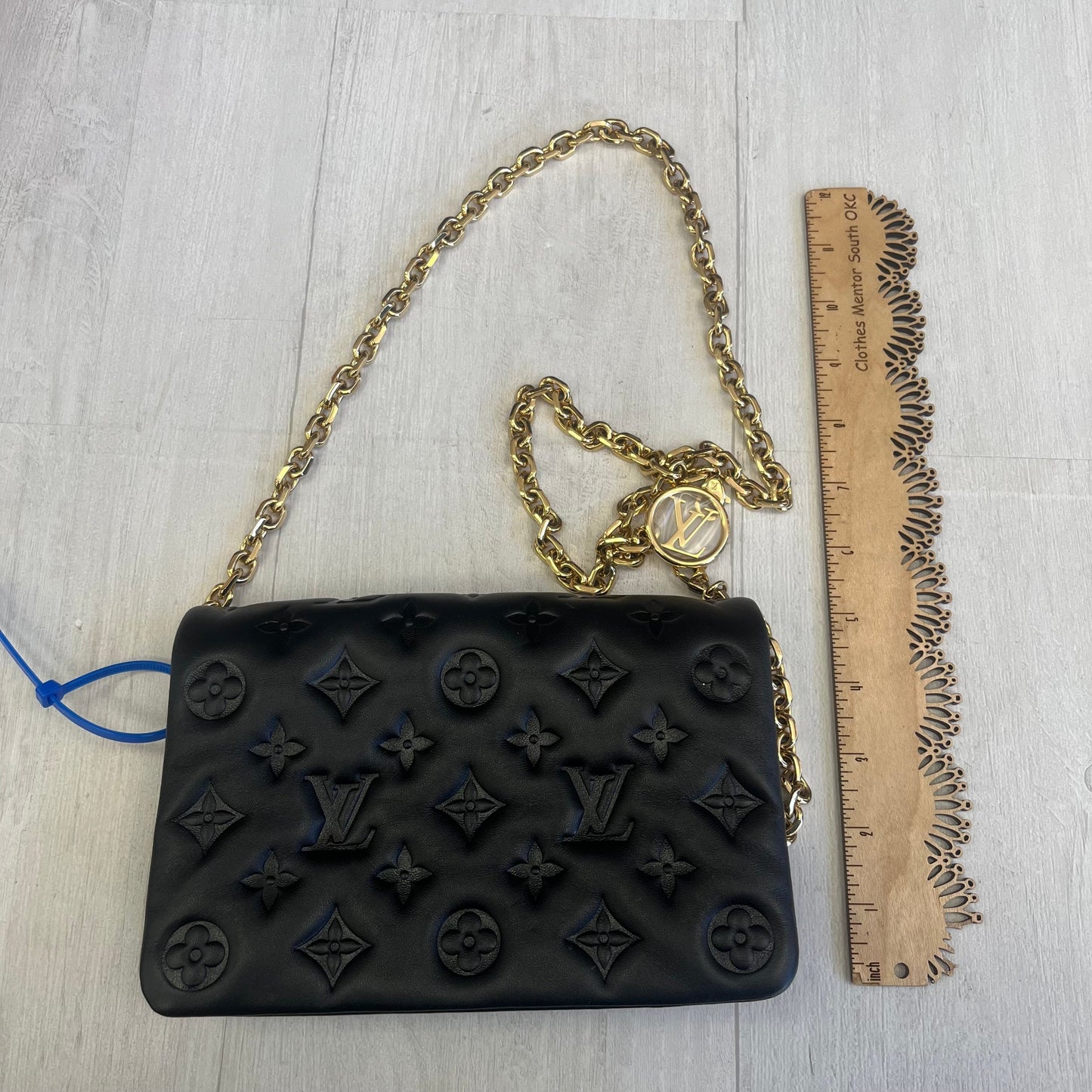 Crossbody Luxury Designer By Louis Vuitton, Size: Small