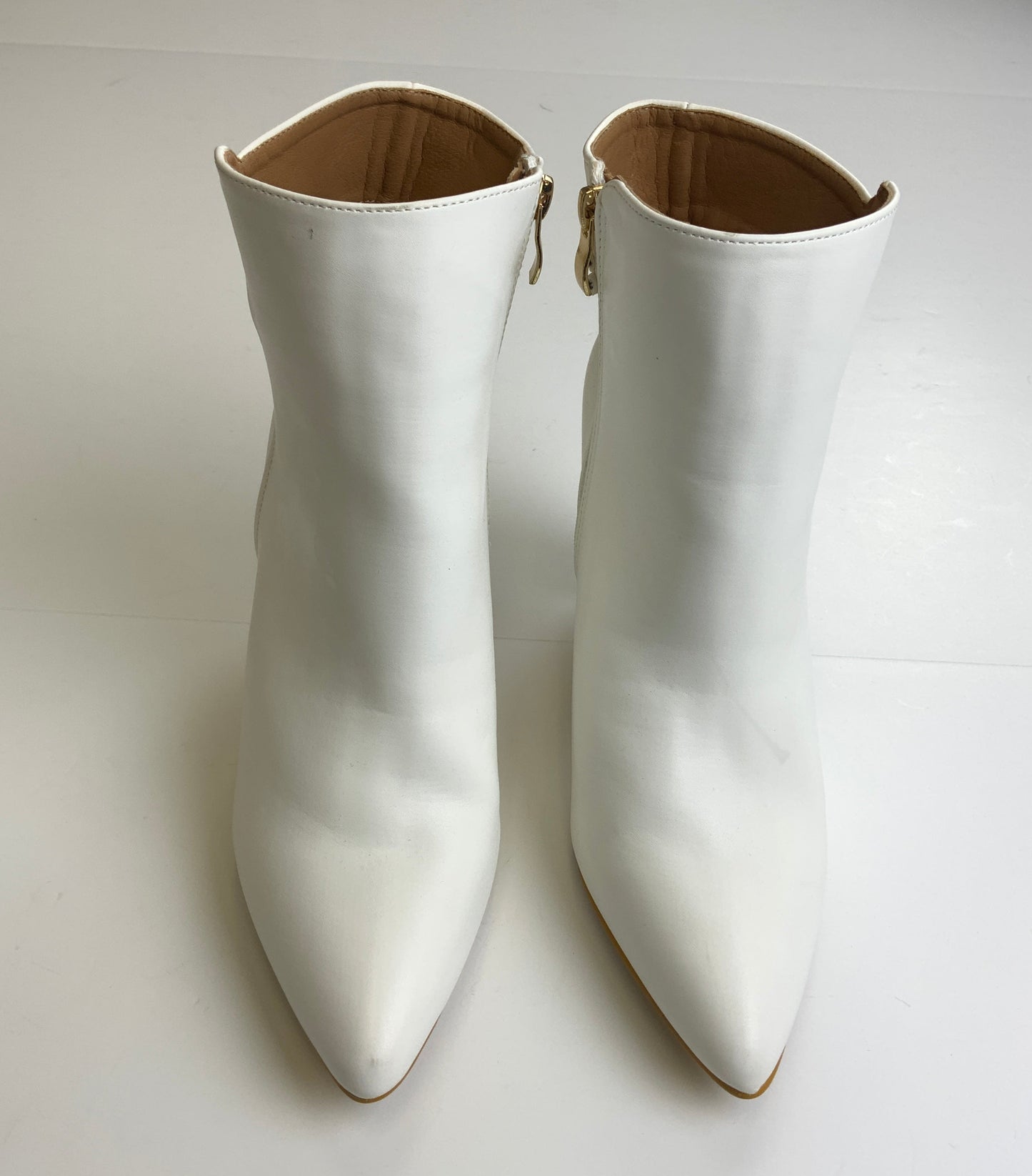 Boots Ankle Heels By Clothes Mentor In White, Size: 9.5