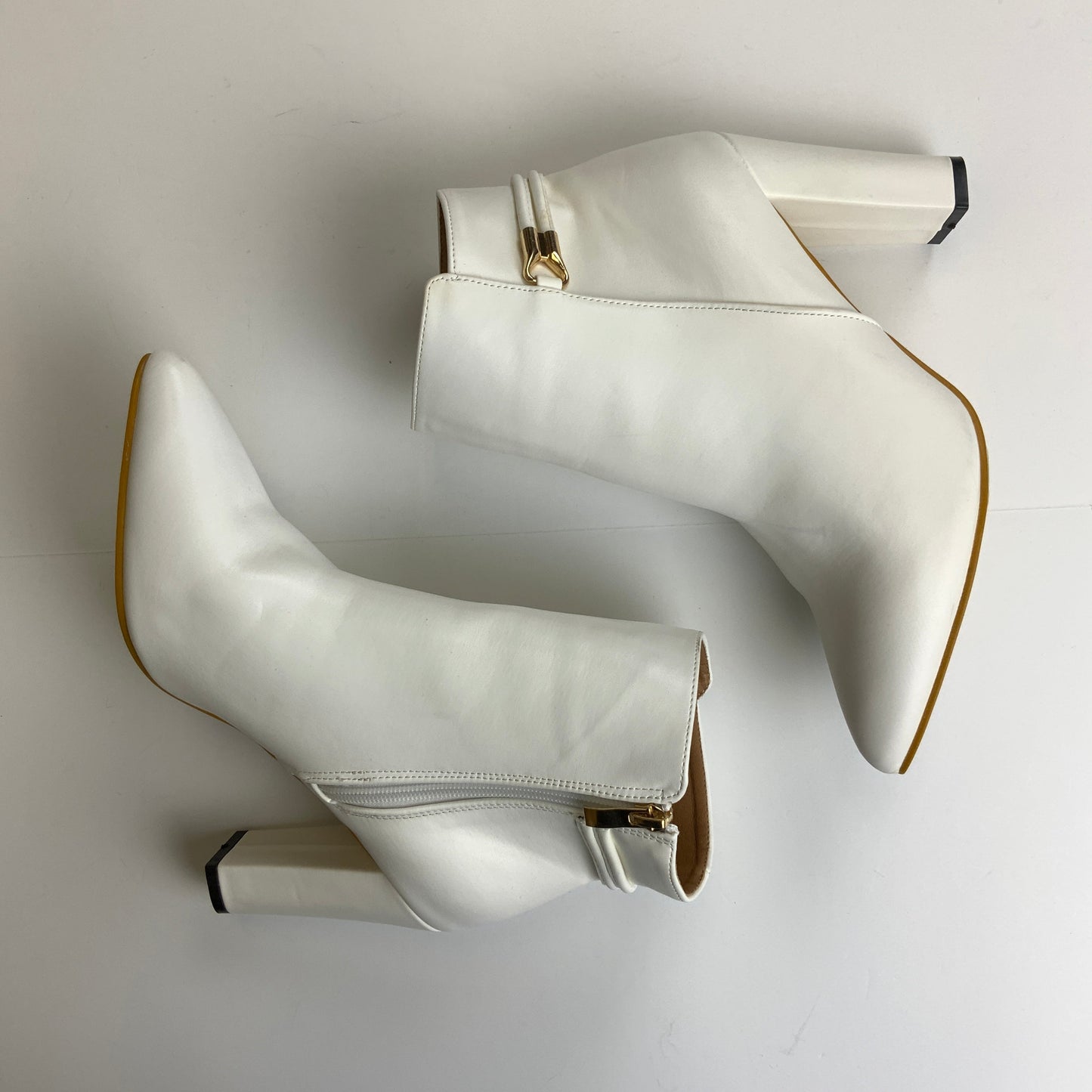 Boots Ankle Heels By Clothes Mentor In White, Size: 9.5