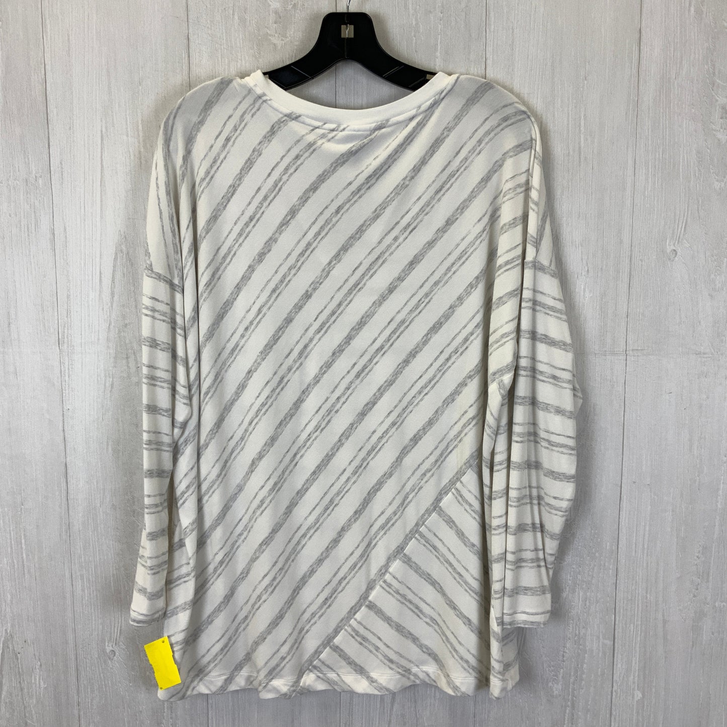 Top Long Sleeve Basic By Cabi In Grey & White, Size: L