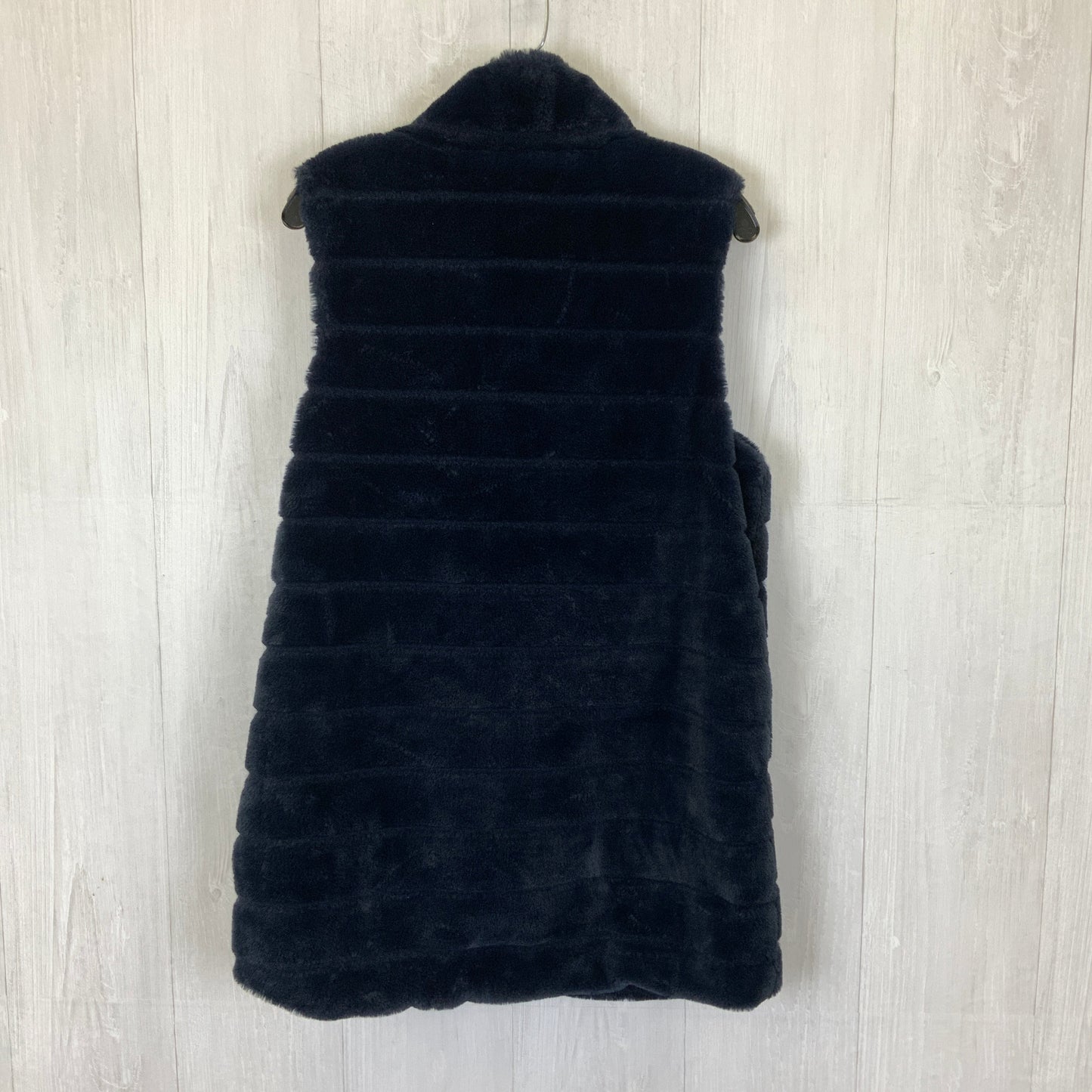 Vest Faux Fur & Sherpa By Clothes Mentor In Navy, Size: M