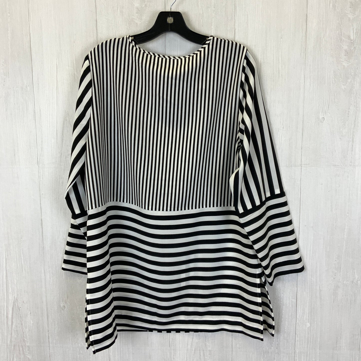 Blouse Long Sleeve By Chicos In Black & White, Size: M