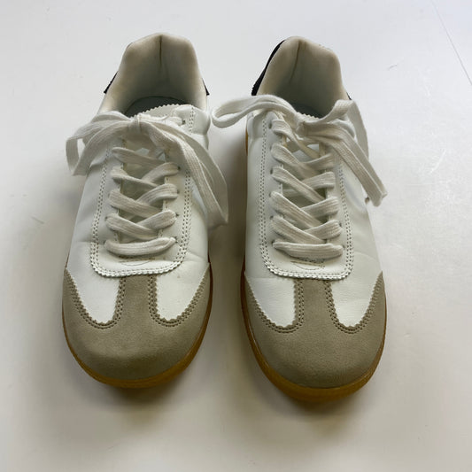 Shoes Sneakers By Forever 21 In White, Size: 7.5