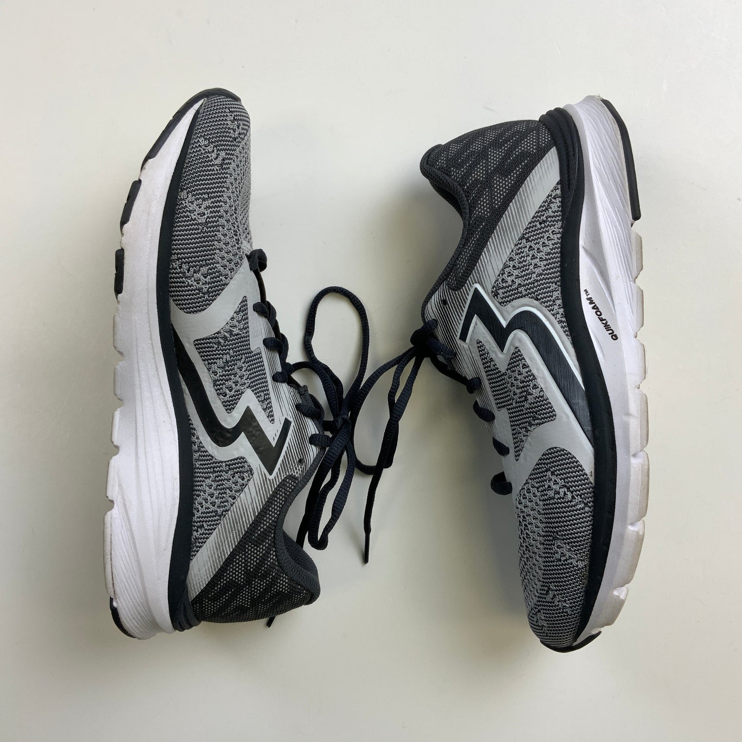 Shoes Athletic By Clothes Mentor In Grey, Size: 9