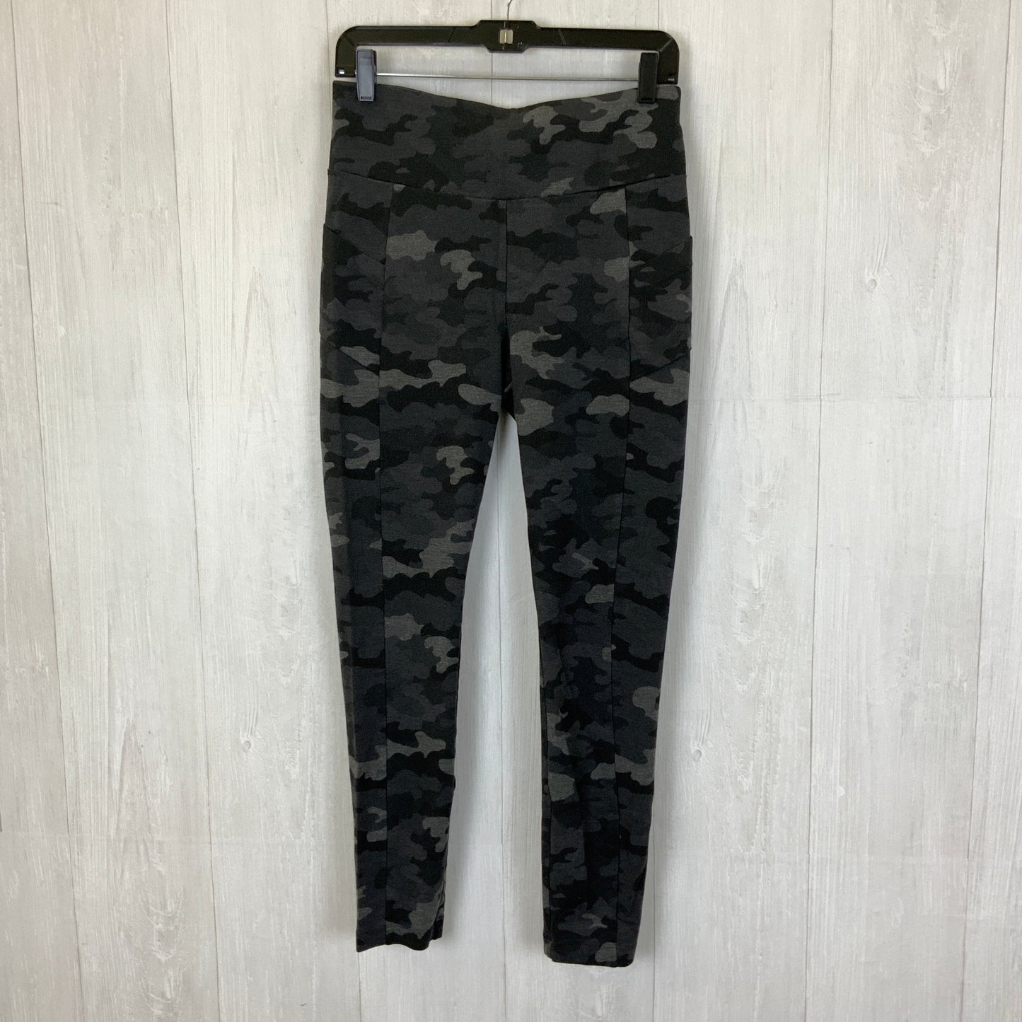 Athletic Leggings By Cabi In Camouflage Print, Size: M