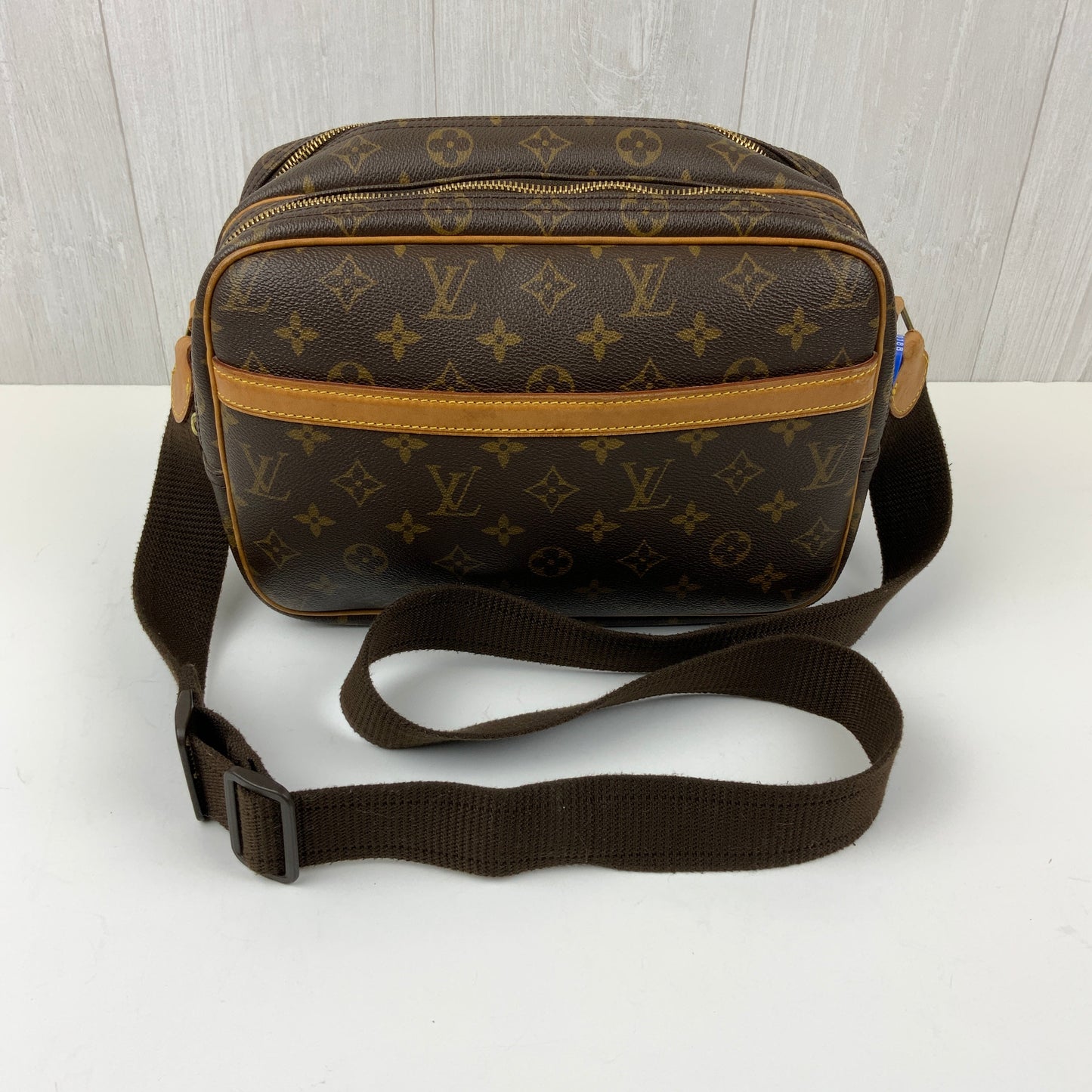 Crossbody Designer By Louis Vuitton, Size: Medium