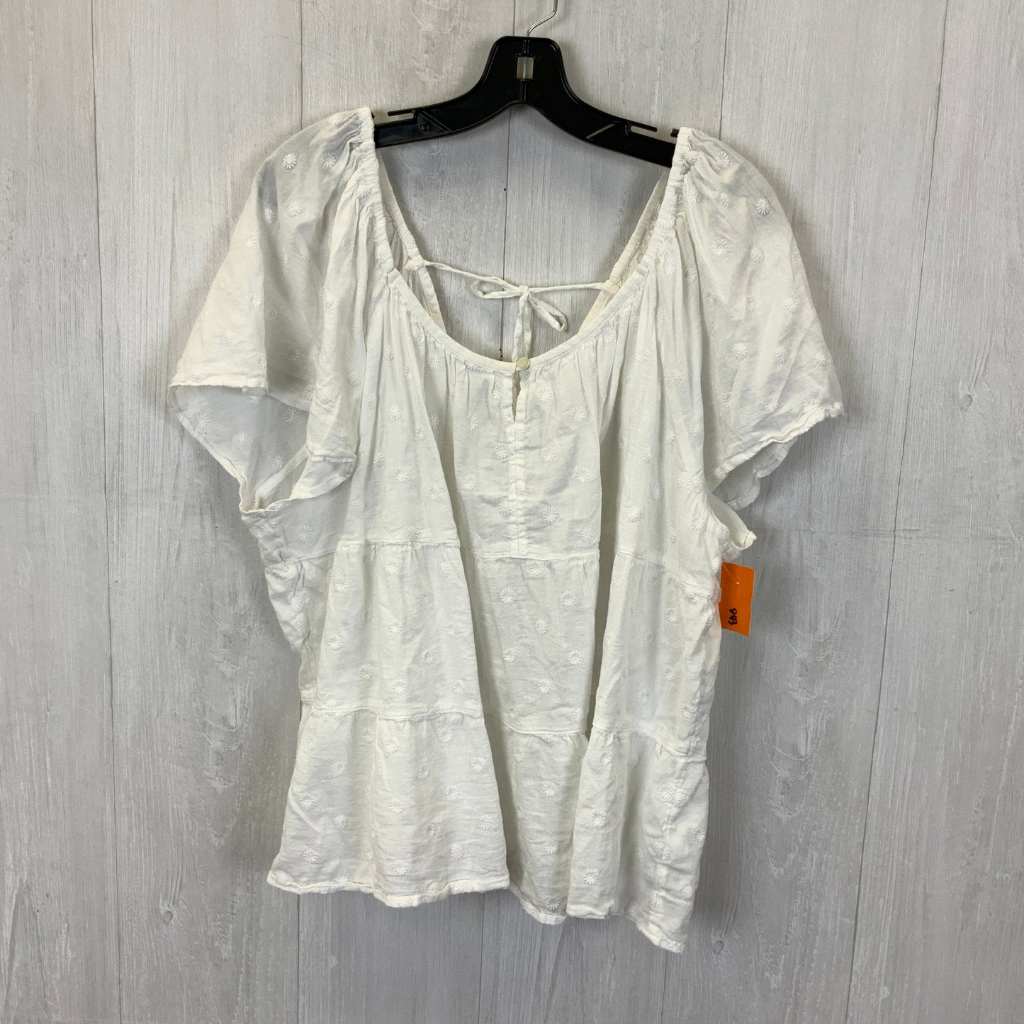 Top Short Sleeve By Old Navy In White, Size: 3x