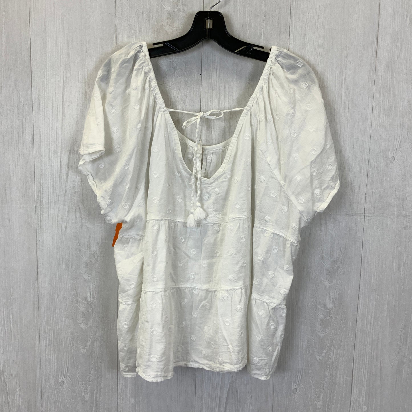 Top Short Sleeve By Old Navy In White, Size: 3x