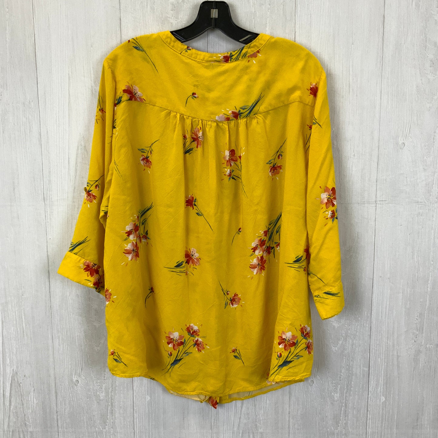 Top Short Sleeve By Torrid In Yellow, Size: 3x