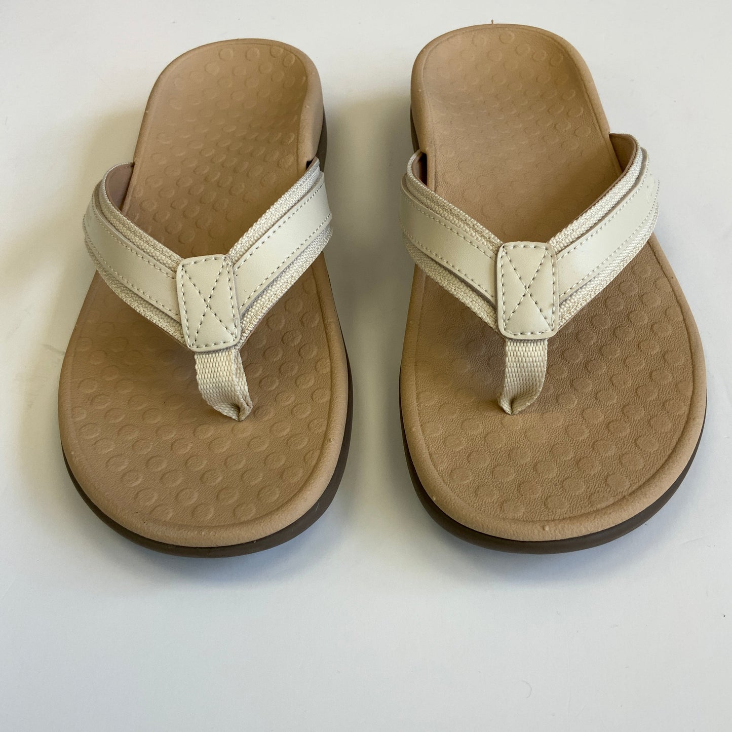 Cream Sandals Flip Flops Vionic, Size 7