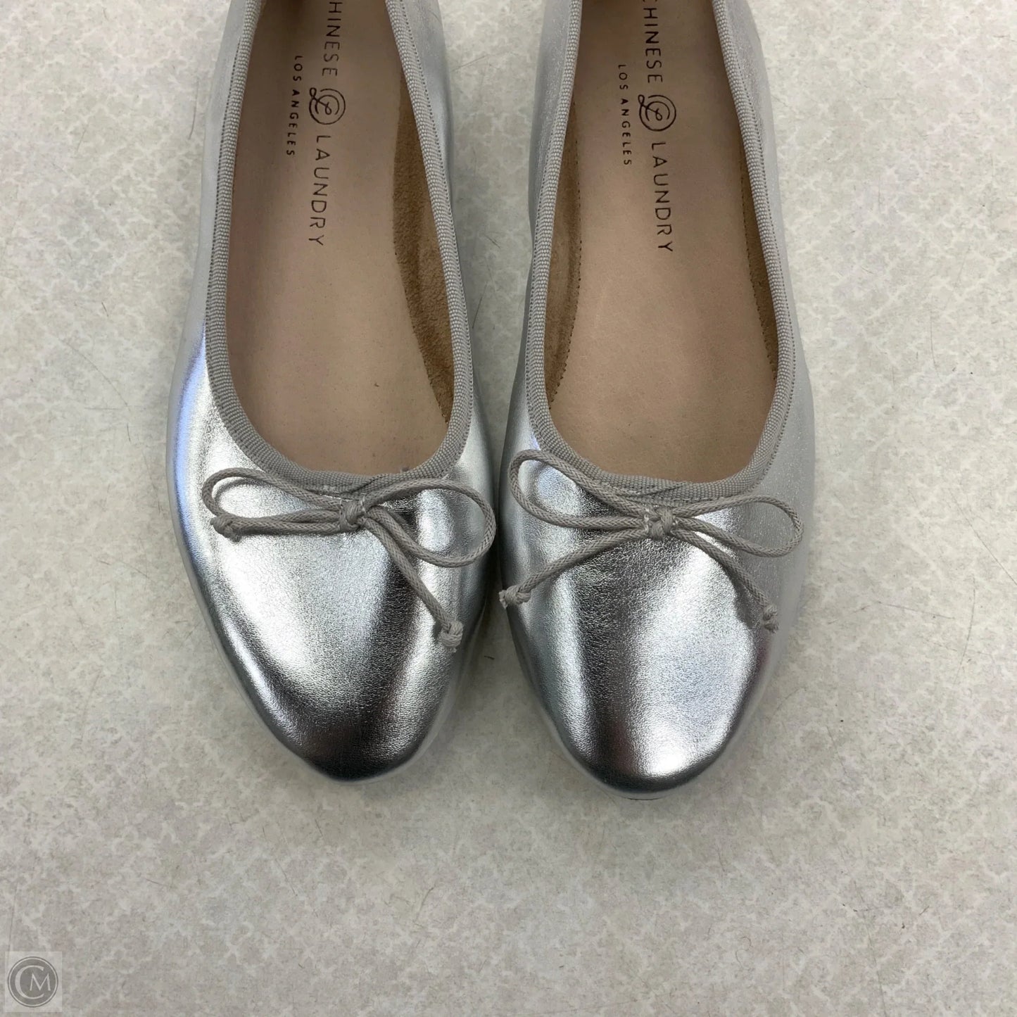 Shoes Flats By Chinese Laundry In Silver, Size: 7.5
