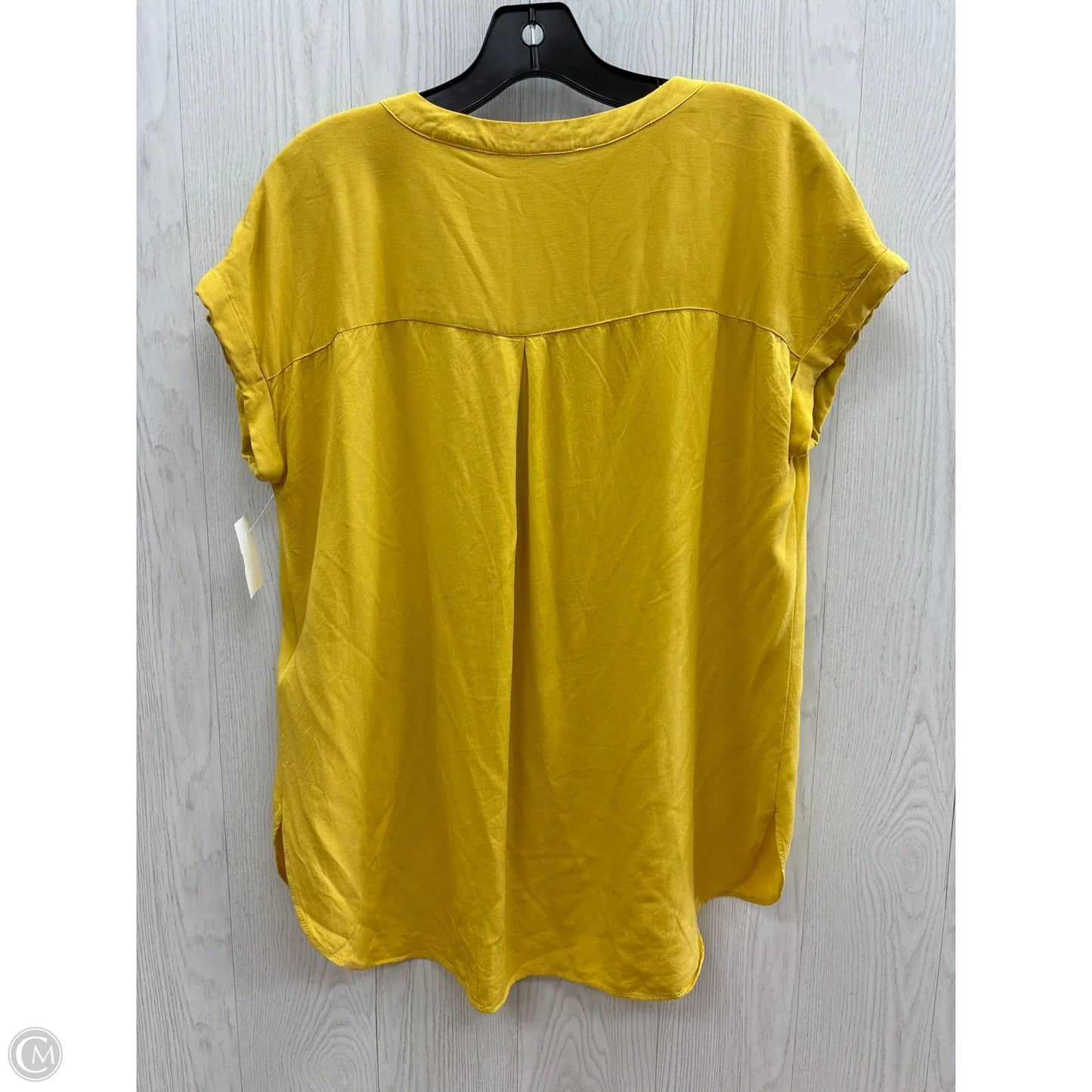 Top Short Sleeve By Rose And Olive In Yellow, Size: M