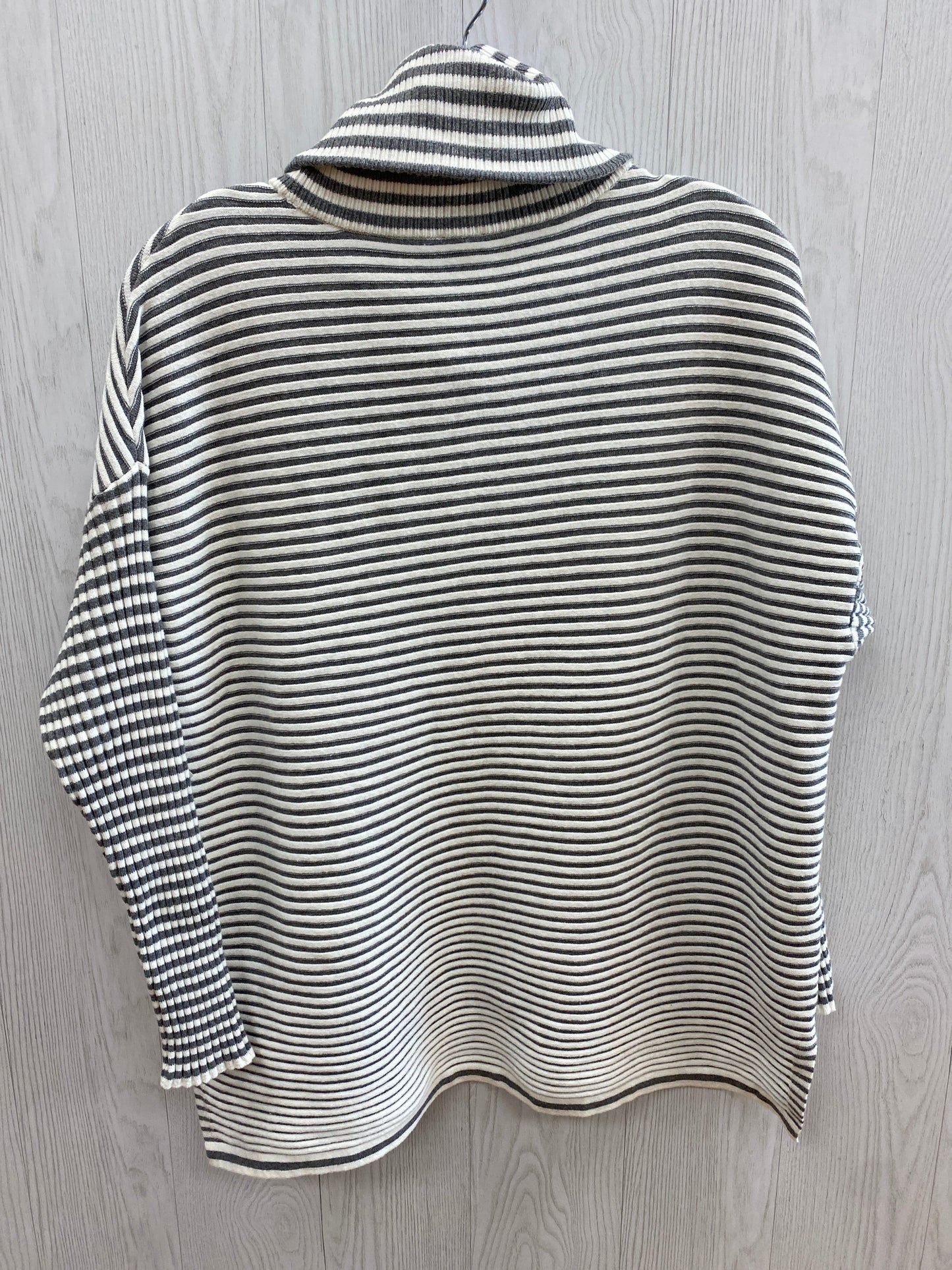 Top Long Sleeve By Chicos In Striped Pattern, Size: L