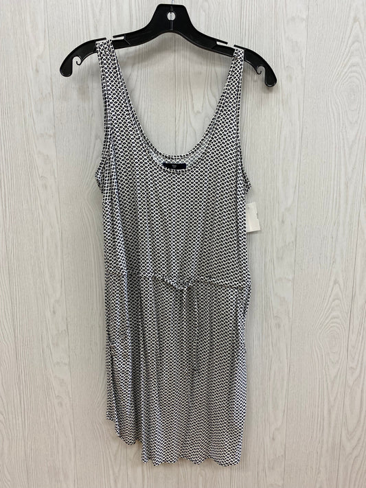 Black & White Dress Casual Short Gap, Size S