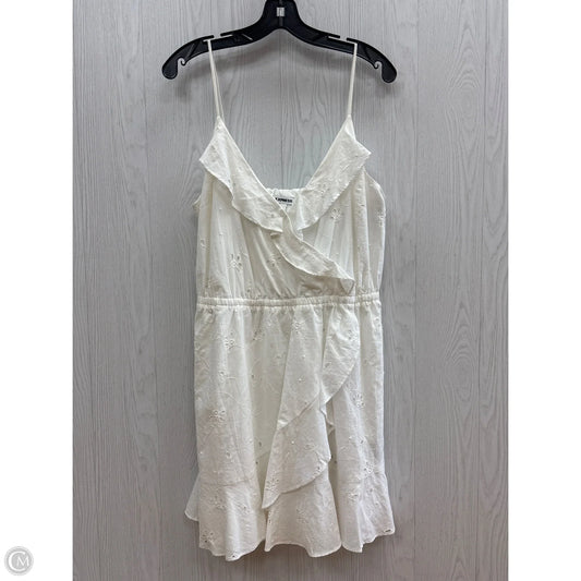 Dress Casual Short By Express In White, Size: L