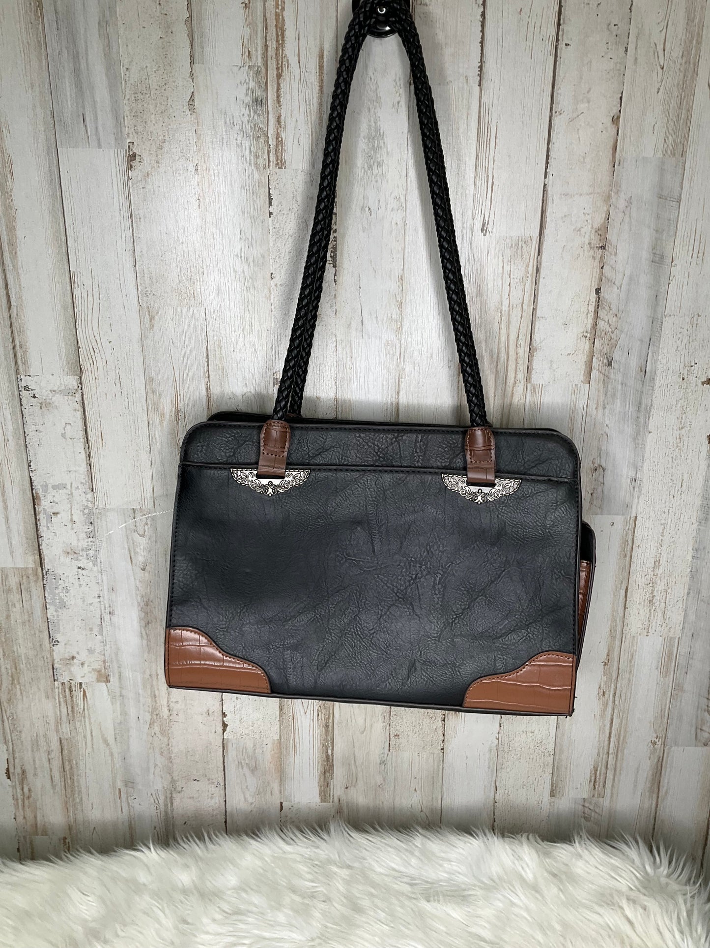 Handbag By Bueno  Size: Medium