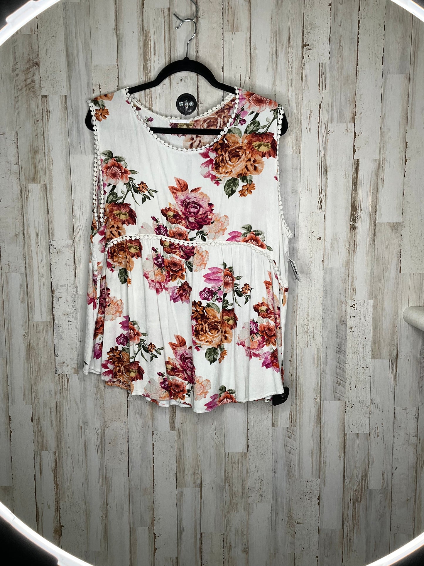 Top Sleeveless By Chicsoul In White, Size: 3x