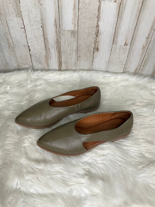 Green Shoes Flats Bueno, Size 6.5