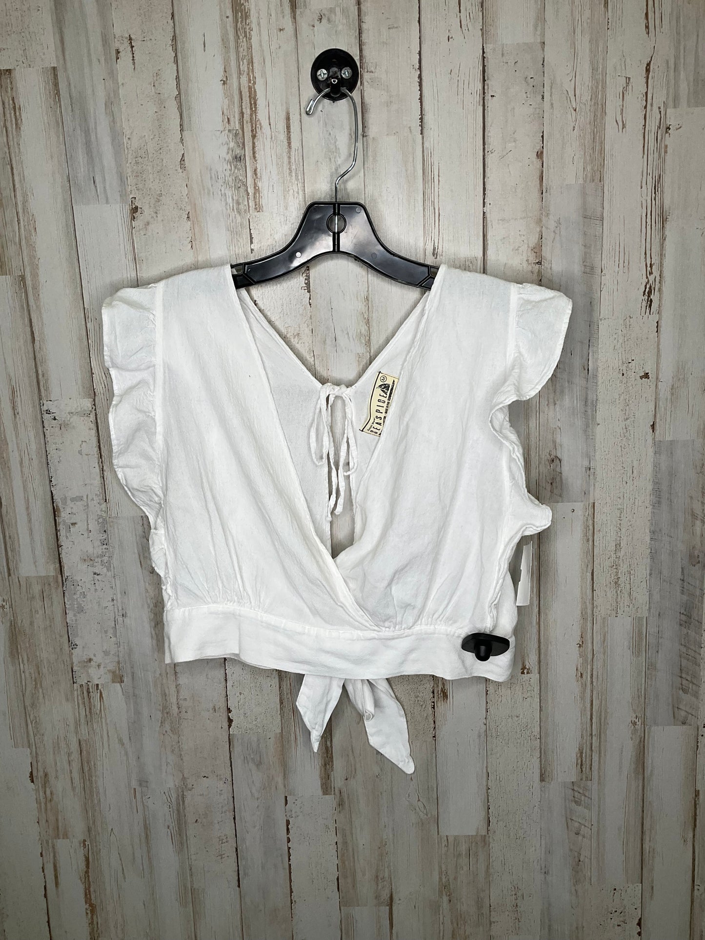 White Top Short Sleeve Clothes Mentor, Size M