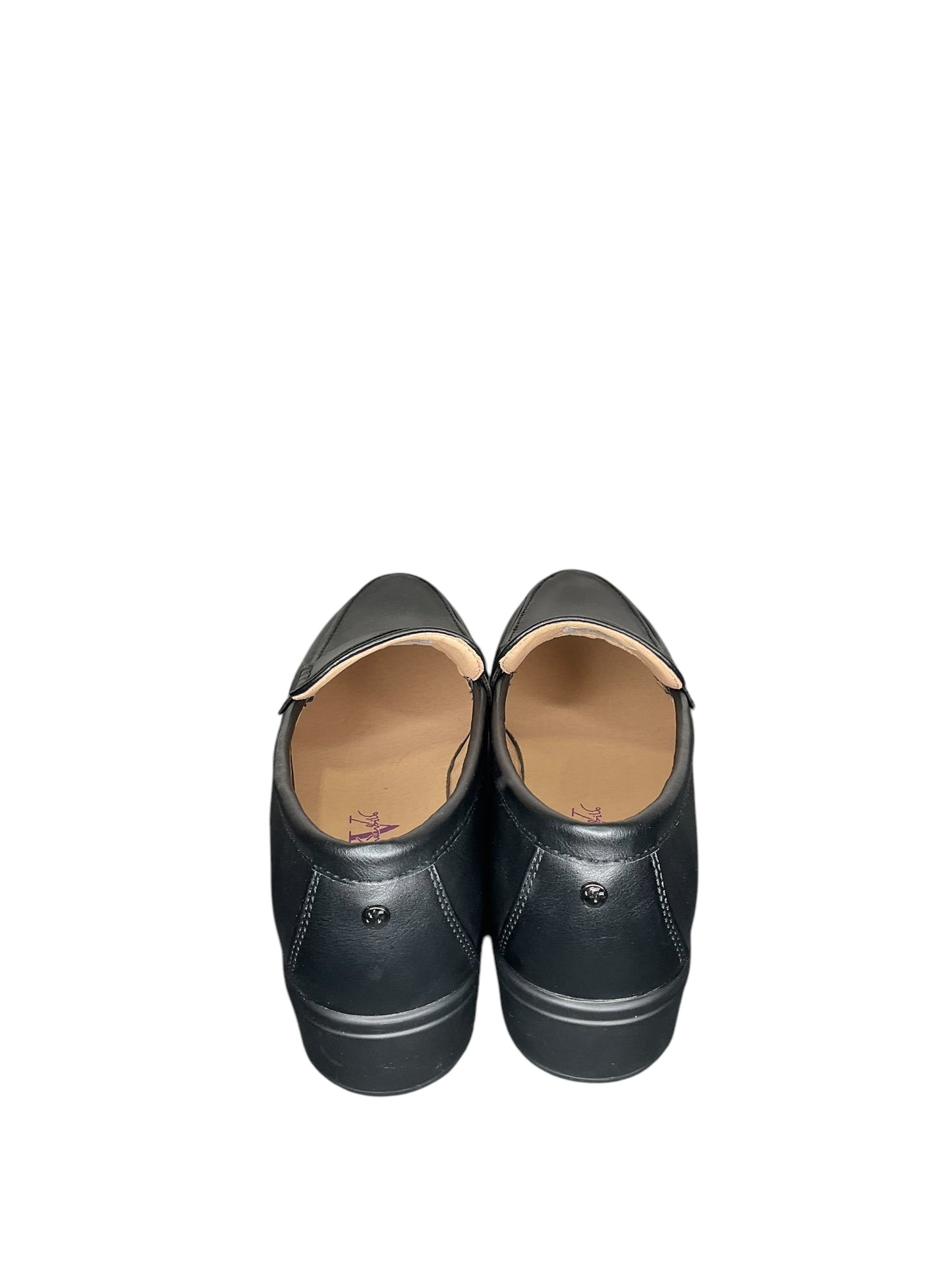 Shoes Flats By Gloria Vanderbilt In Black, Size: 7.5