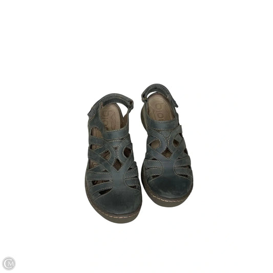 Sandals Flats By Clothes Mentor In Grey, Size: 7.5