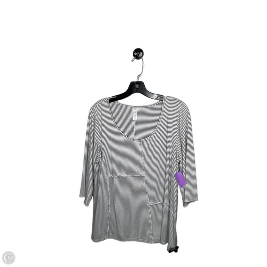 Top Short Sleeve By Clothes Mentor In Grey, Size: M