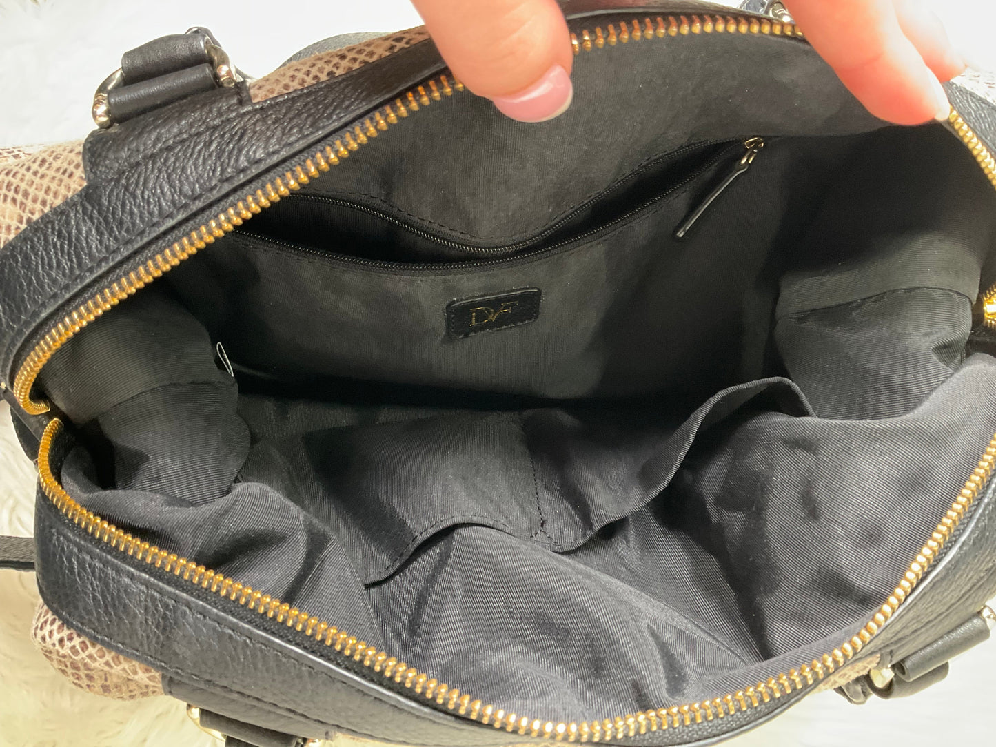 Handbag By Diane Von Furstenberg  Size: Medium