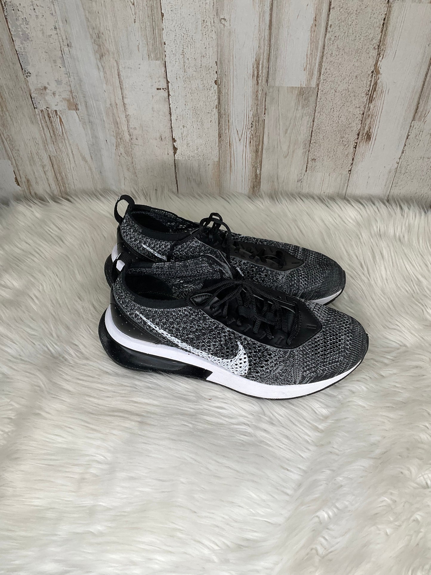Shoes Athletic By Nike  Size: 6.5