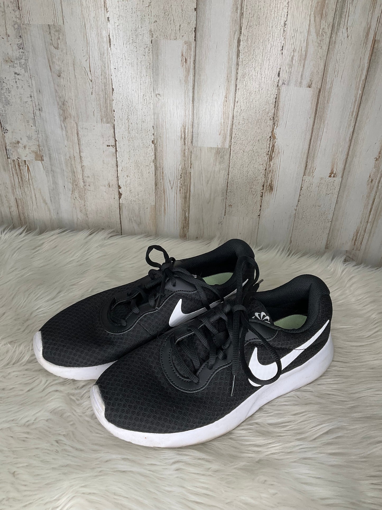 Black Shoes Athletic Nike, Size 9.5