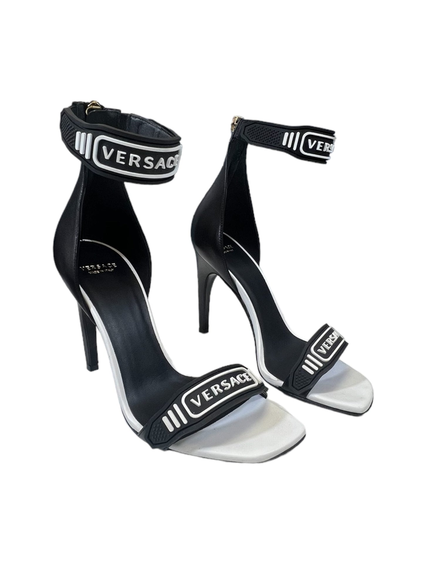 Shoes Luxury Designer By Versace In Black & White, Size: 5