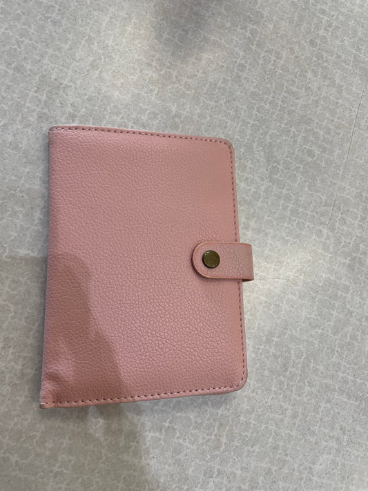 Wallet Clothes Mentor, Size Medium