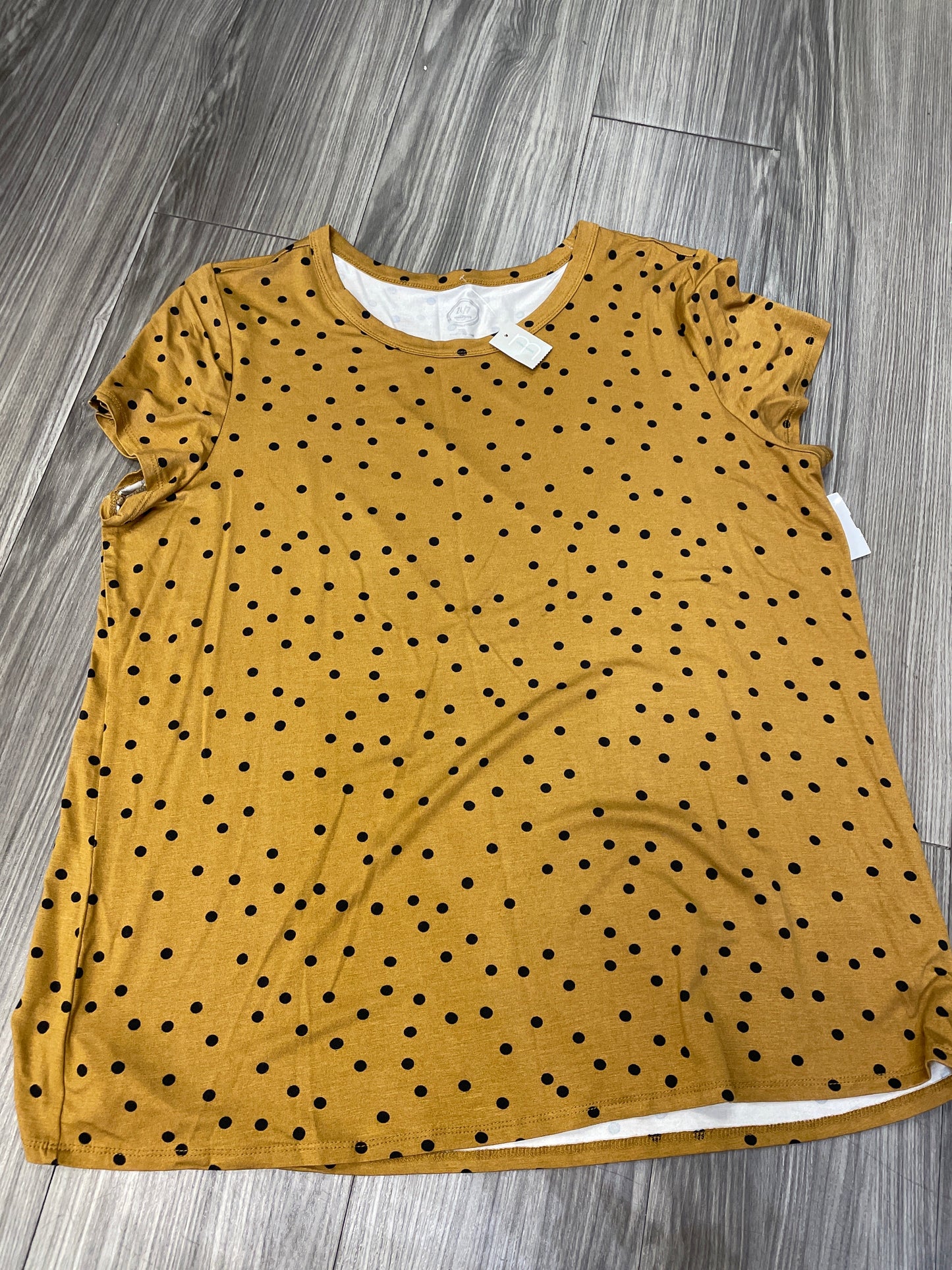 Top Short Sleeve By Maurices In Black & Yellow, Size: 2x