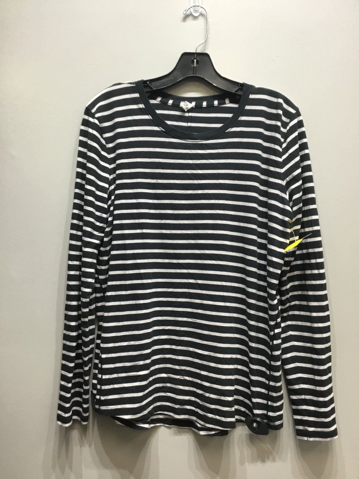 Athletic Top Long Sleeve Crewneck By Lululemon  Size: M