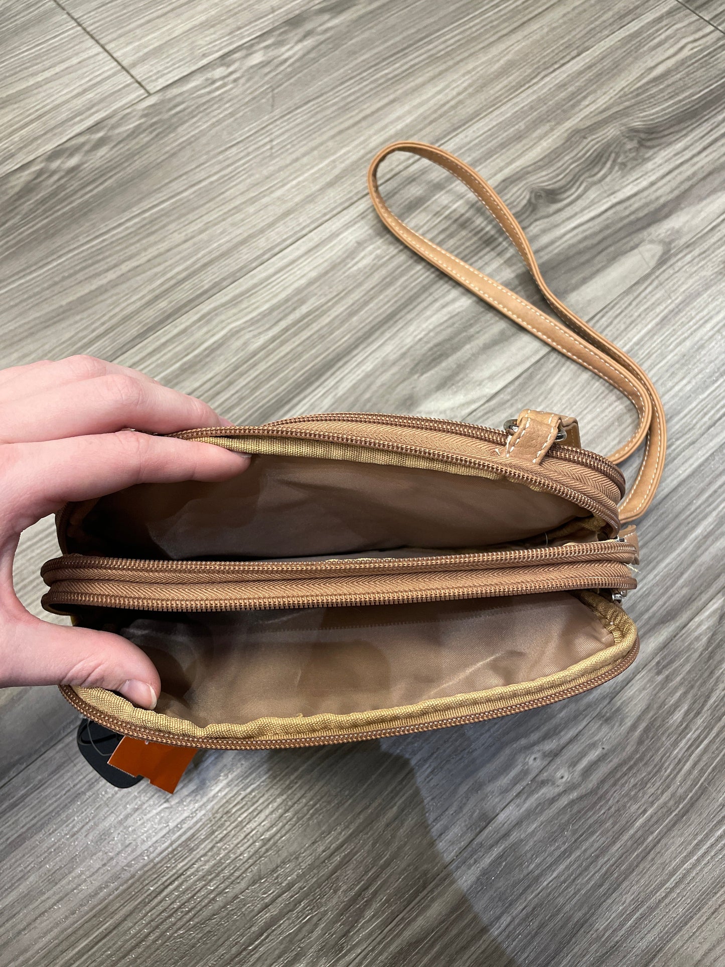 Crossbody By Clothes Mentor  Size: Medium