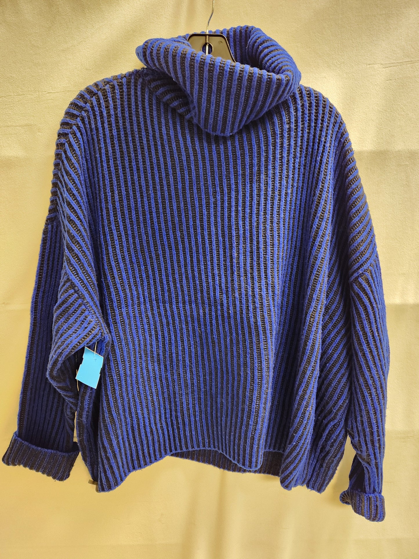 Sweater By Zara  Size: L