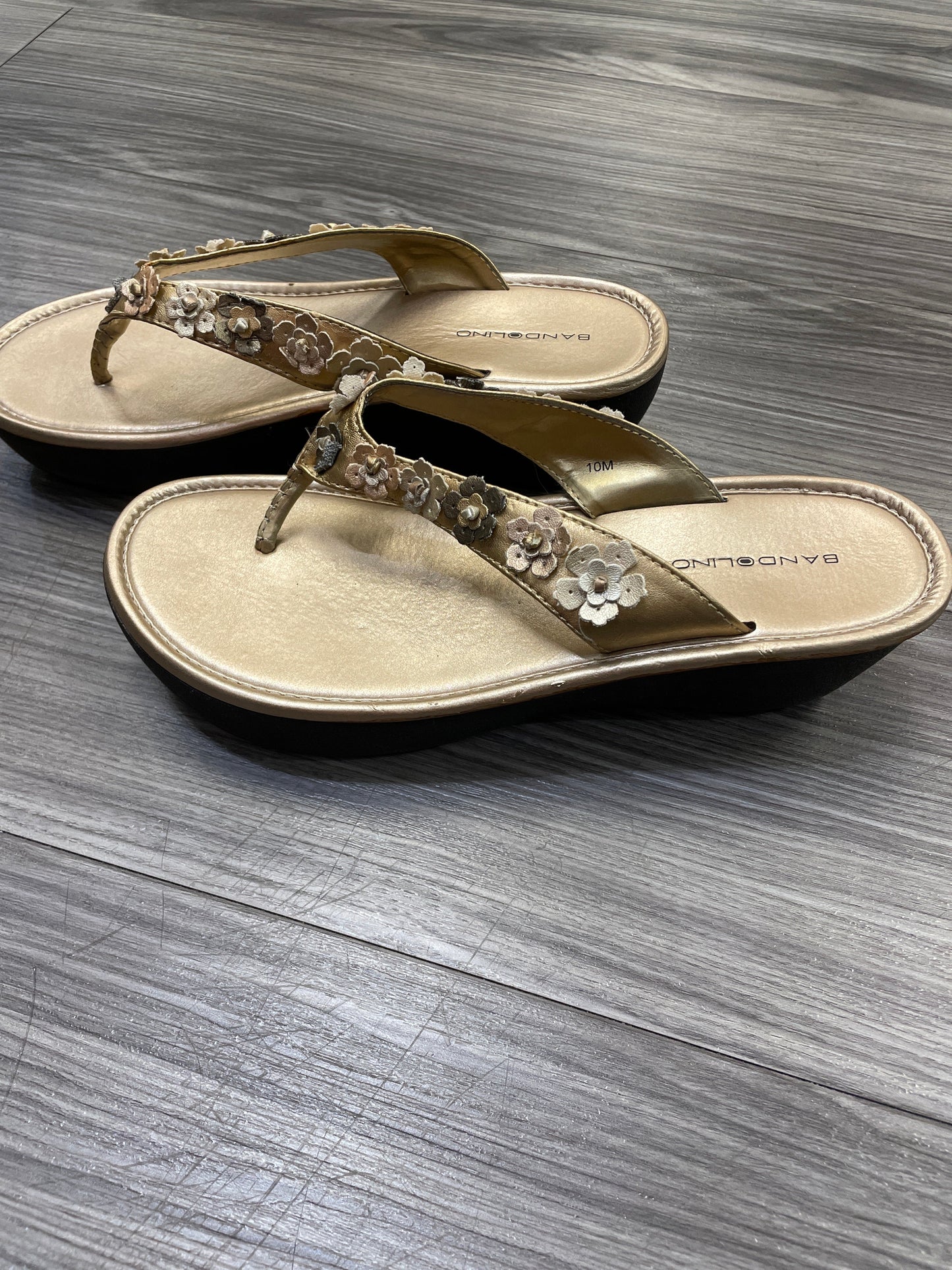 Gold Sandals Heels Platform Bandolino, Size 10