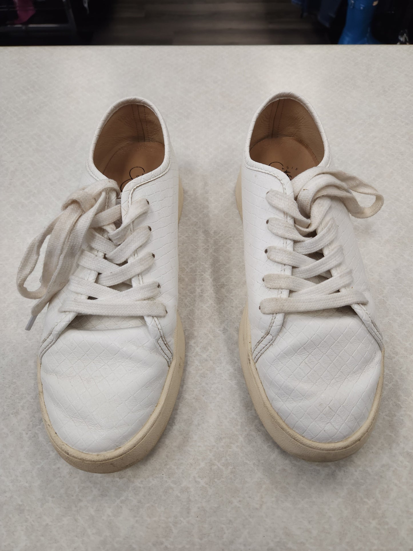 White Shoes Sneakers Clothes Mentor, Size 7.5