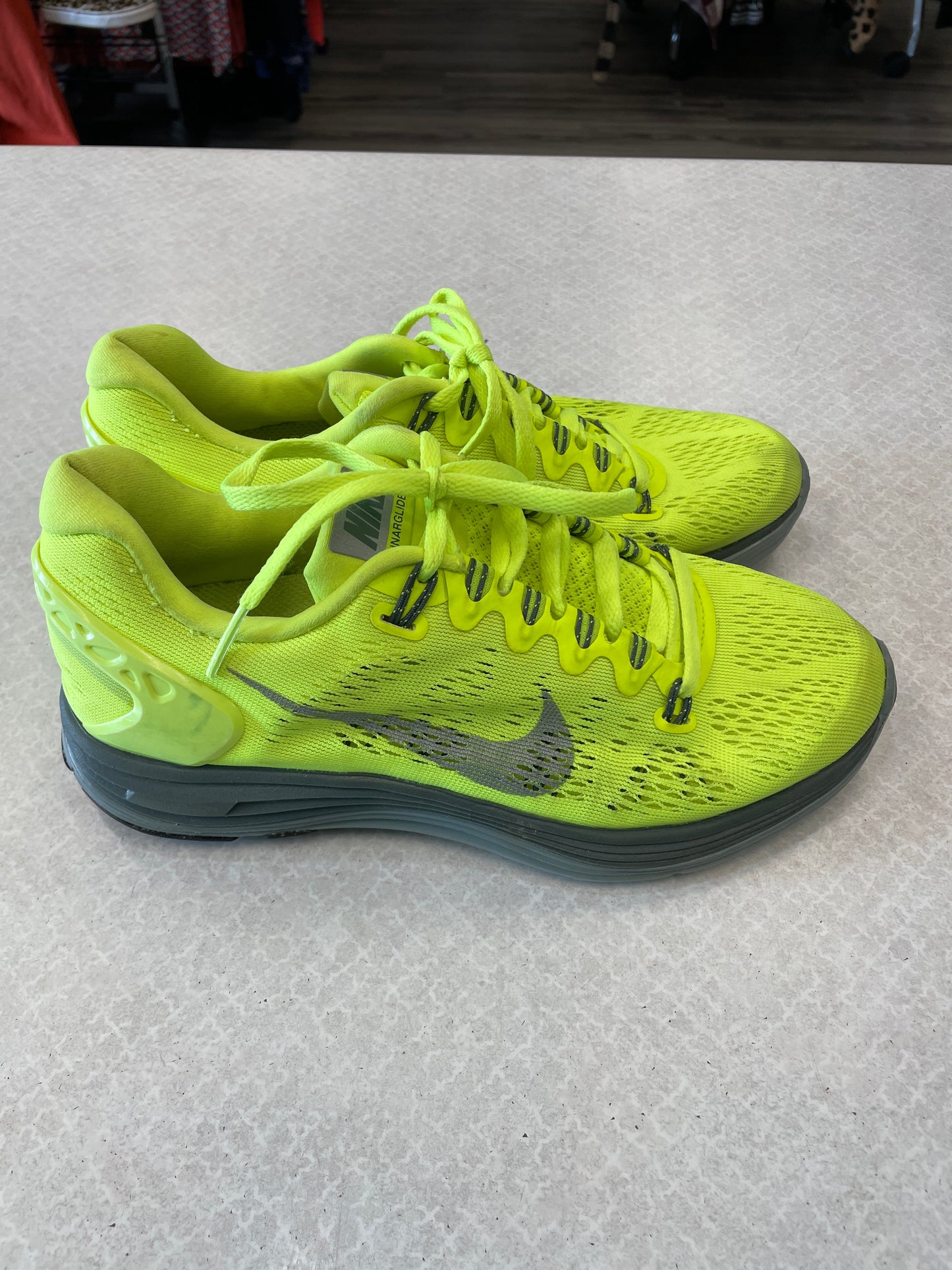 Shoes Athletic By Nike In Green, Size: 6.5